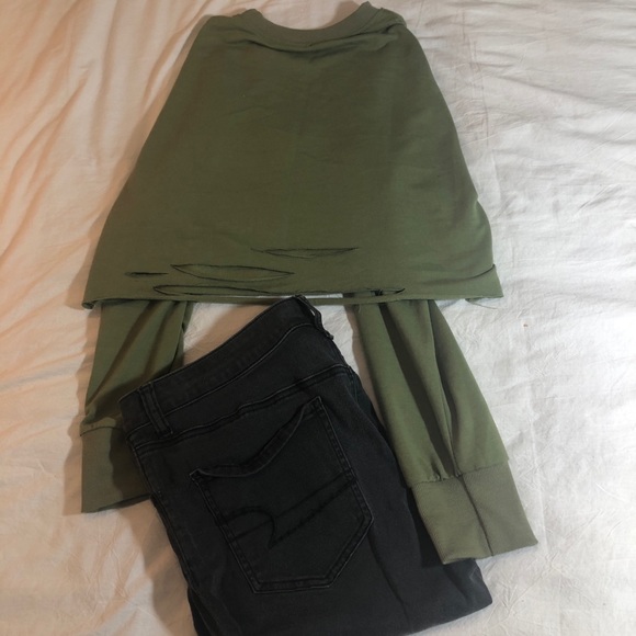 **SOLD**Crop Top Crewneck Sweatshirt - Picture 4 of 4